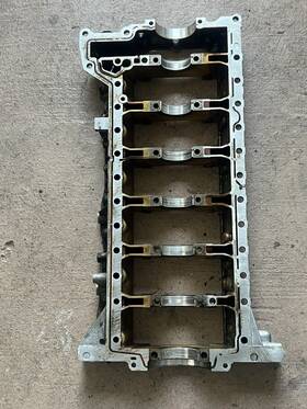 7560526 Bmw E60 E90 E92 135 335 535 Oem Front Engine Motor Lower Valve Block N54 07-10