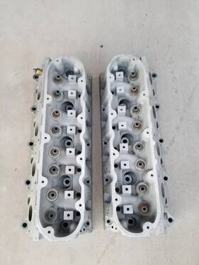 12558807 Chevrolet Pair Of Gm Chevy Ls1 350 5.7l Bare Cylinder Heads 806