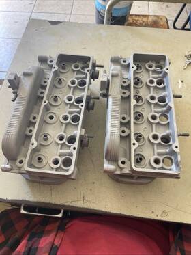 3886246 Chevrolet 3886240 Used Pair 1962 1963 Gm Corvair Aluminum Cylinder Heads 3813512
