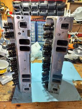 Nkb-200cc Chevrolet Nkb-274 Sbc Chevy 350 383 406 Heads 64cc Straight Plug Rockers Valve Covers