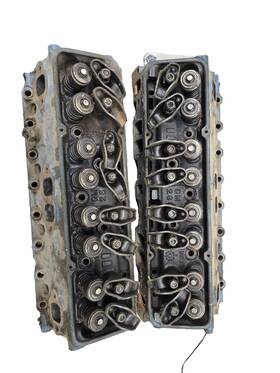 3932454 Chevy Used Pair 1969-1979 Small Block Cylinder Heads 1 Cracked