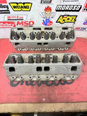 7706 Edelbrock Sbc Chevy 350 V8 Victor Jr Cylinder Heads For Small Block