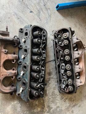 D2oe-aa Ford 302 Heads With Exhaust Manifolds