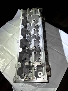 Rf-f7ue-6090-a20a Ford Cylinder Head