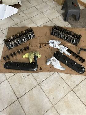 8125789250 Gm Trucks Gmc/chevy 706 Cylinder Heads Complete Pair