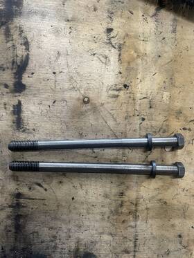 676119c1 International Dt 466 Mechanical Head Bolt 9in Long Set Of 2