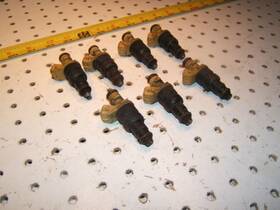 0000788323 Mercedes 000 078 83 23 W210 E420 4.2l 97 Under Hood Siemens Engine 1 Injector Only