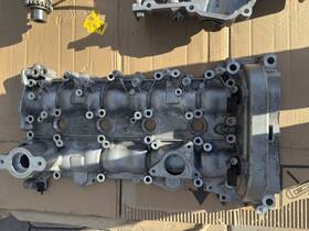A2600105400 Mercedes-benz 2014-2018 Cla250 Engine Cover Cylinder Head Oem A1