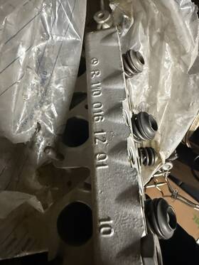 R1100161201 Mercedes-benz 280 Sl Slc Ce Se W107 W123 M110 Cylinder Head No Shipping