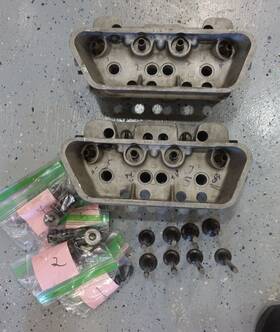 61604032 Porsche Pair Of Original Cylinder Head With Valves