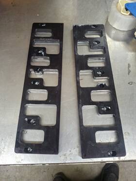549109 Racing Head Service Rhs Intake Manifold Spacer