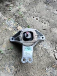2022 - 2024 Kia Carnival 3.5L Engine Motor Right Side Front Mount Bracket Oem. Fixed Price $75.00.